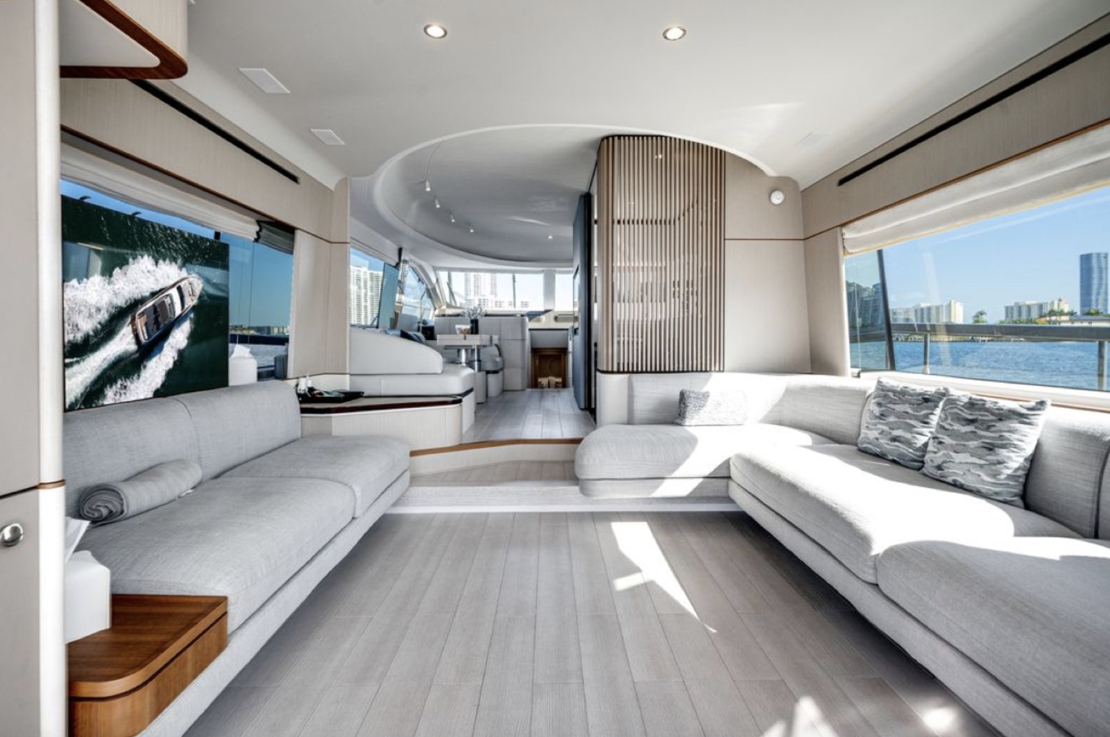 Azimut 68 Flybridge, photo 10 of 24