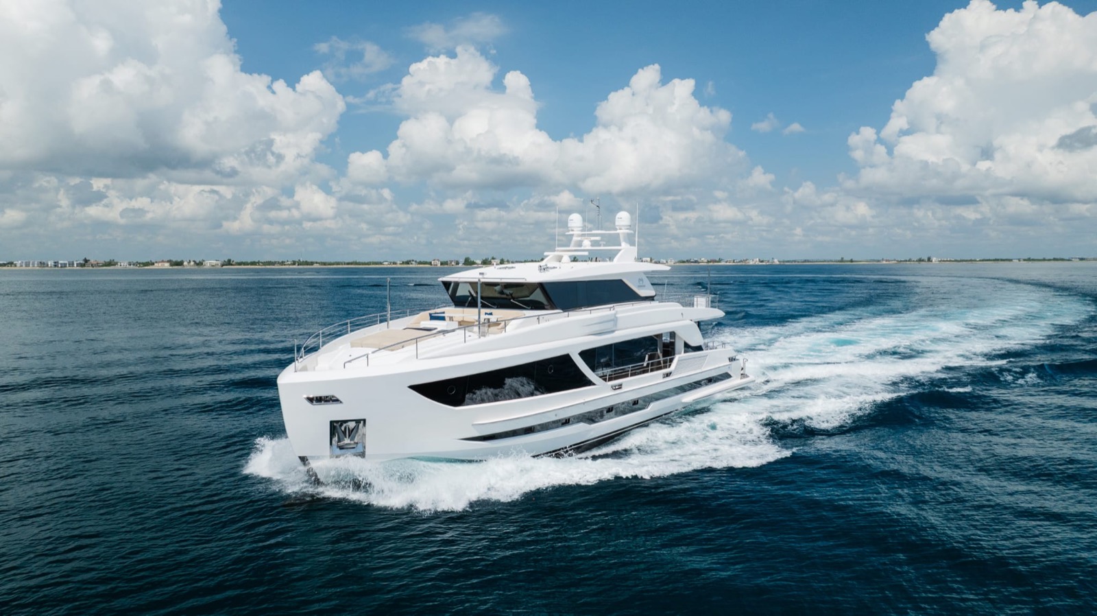 Horizon FD90 Skylounge "Matzu" yacht charter in Miami